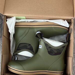 Women's Green Camouflage Rain Boots